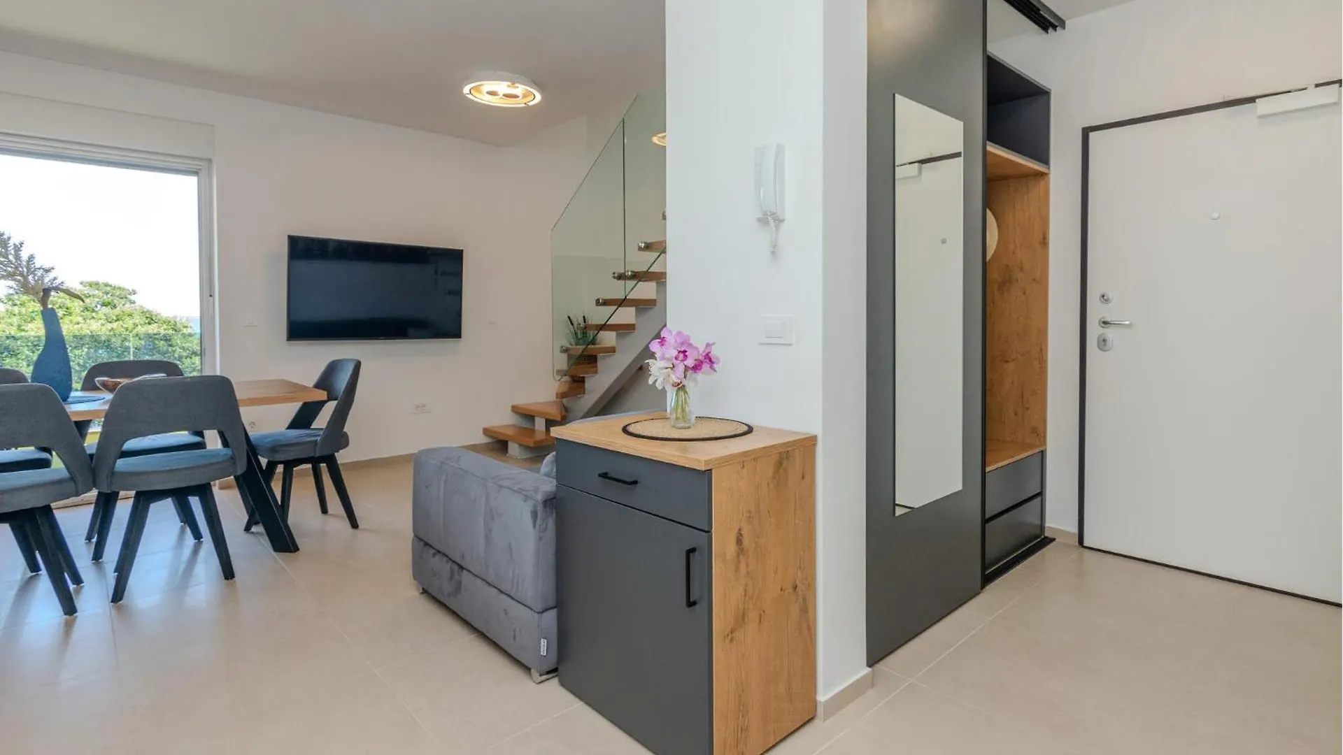 Nice Apartment In Nin With House Sea View