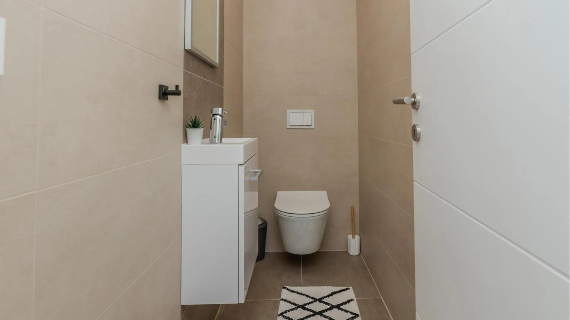 Nice Apartment In Nin With House Sea View