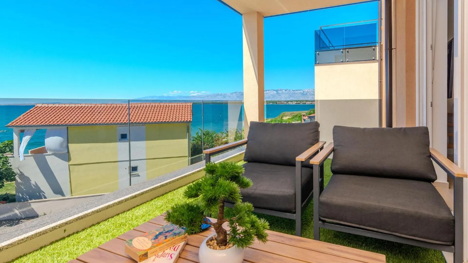 Nice Apartment In Nin With House Sea View